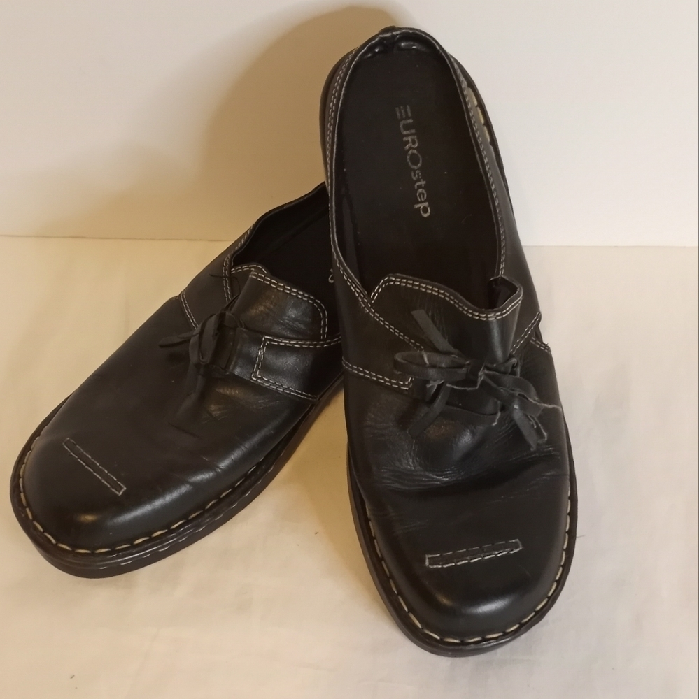 EUROSTEP BLACK CLOGS W/ BOW & KEYHOLE DETAILS LEATHER UPPER SIZE 8M LIKE NEW